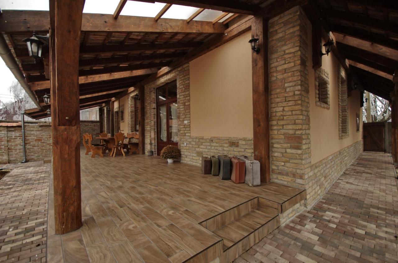 Villa Rusztika Дьюла Экстерьер фото
